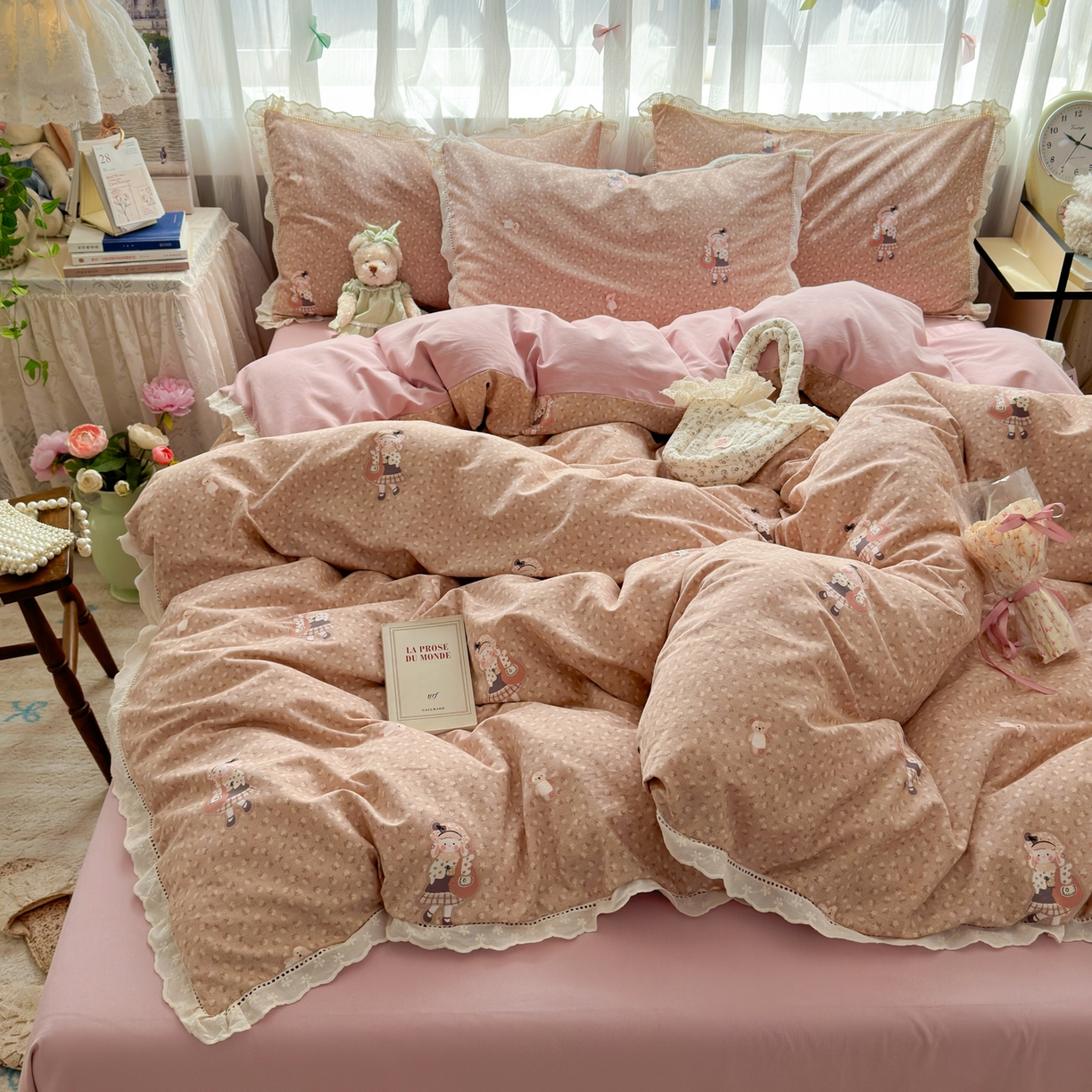 91家纺网 家纺一手货源 找家纺 简宜家居（朝初家纺） 2025新款全棉磨毛蕾丝花边四件套 兔兔花被窝