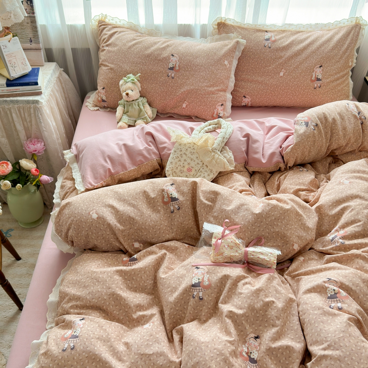 91家纺网 家纺一手货源 找家纺 简宜家居（朝初家纺） 2025新款全棉磨毛蕾丝花边四件套 兔兔花被窝