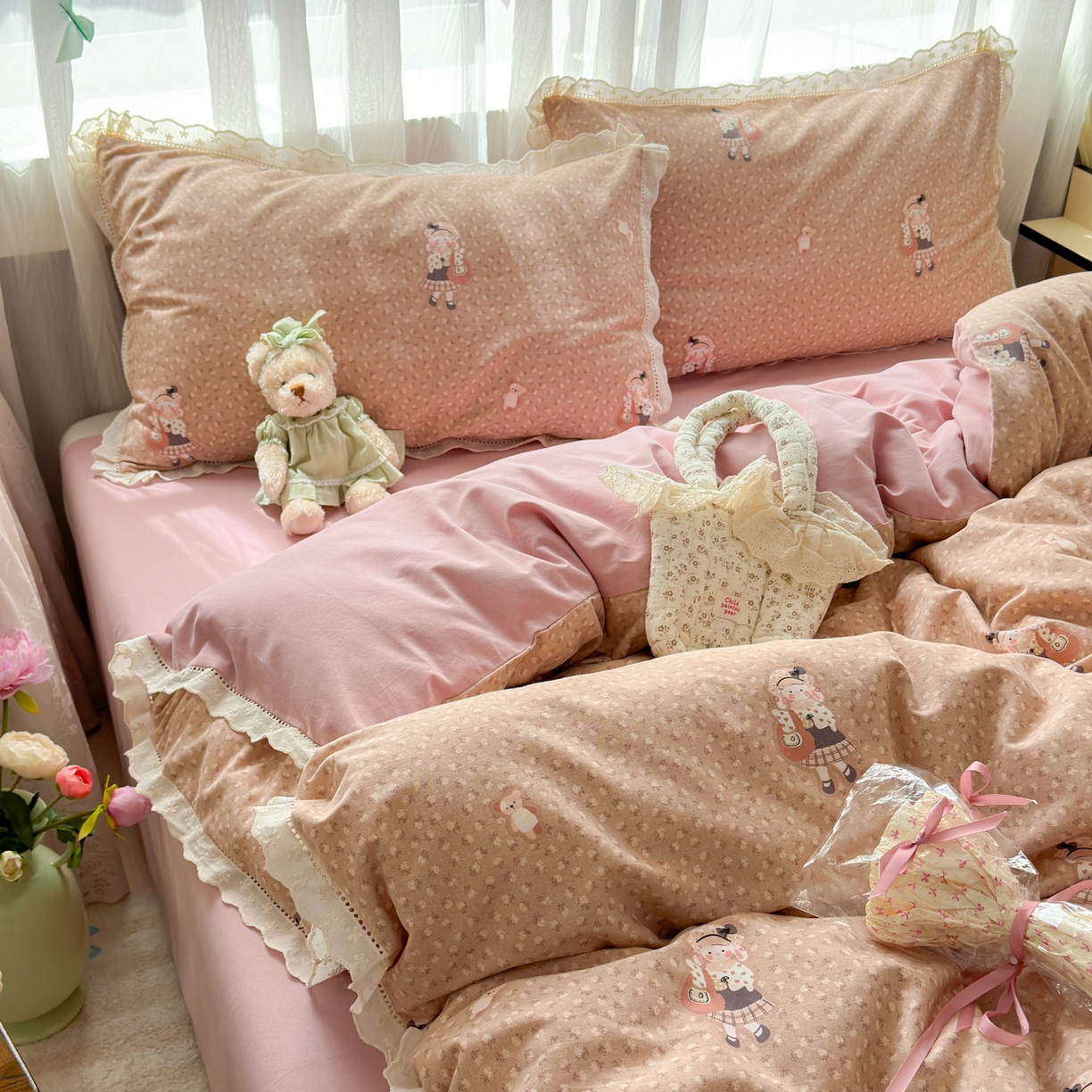 91家纺网 家纺一手货源 找家纺 简宜家居（朝初家纺） 2025新款全棉磨毛蕾丝花边四件套 兔兔花被窝