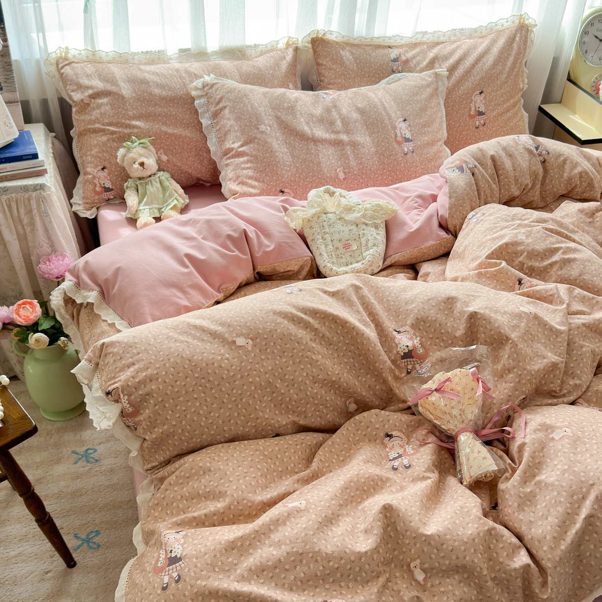 91家纺网 家纺一手货源 找家纺 简宜家居（朝初家纺） 2025新款全棉磨毛蕾丝花边四件套 兔兔花被窝