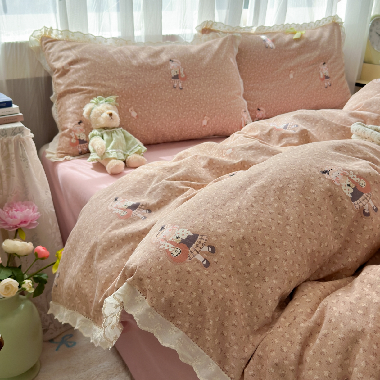 91家纺网 家纺一手货源 找家纺 简宜家居（朝初家纺） 2025新款全棉磨毛蕾丝花边四件套 兔兔花被窝