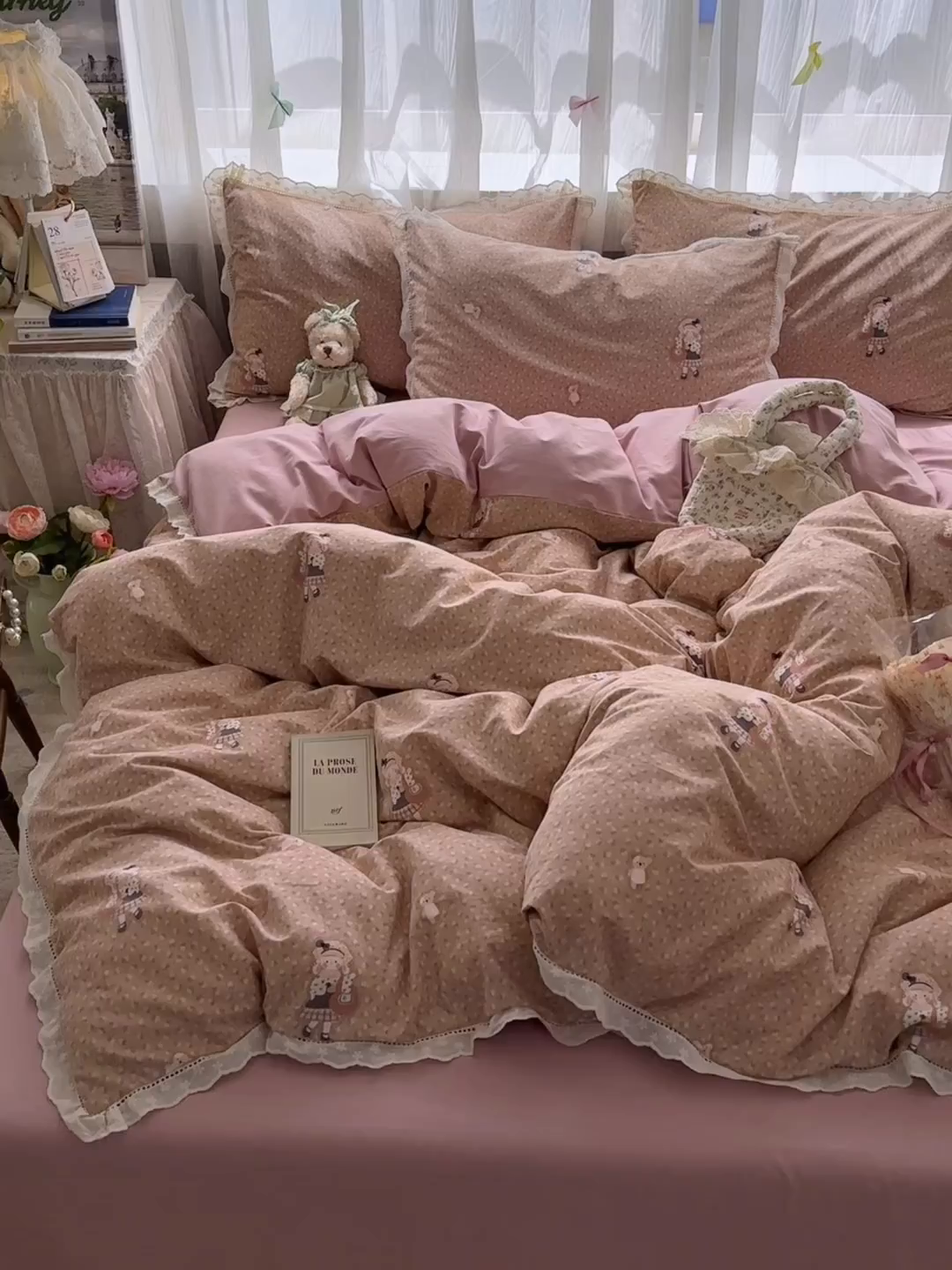 91家纺网 家纺一手货源 找家纺 简宜家居（朝初家纺） 2025新款全棉磨毛蕾丝花边四件套 兔兔花被窝