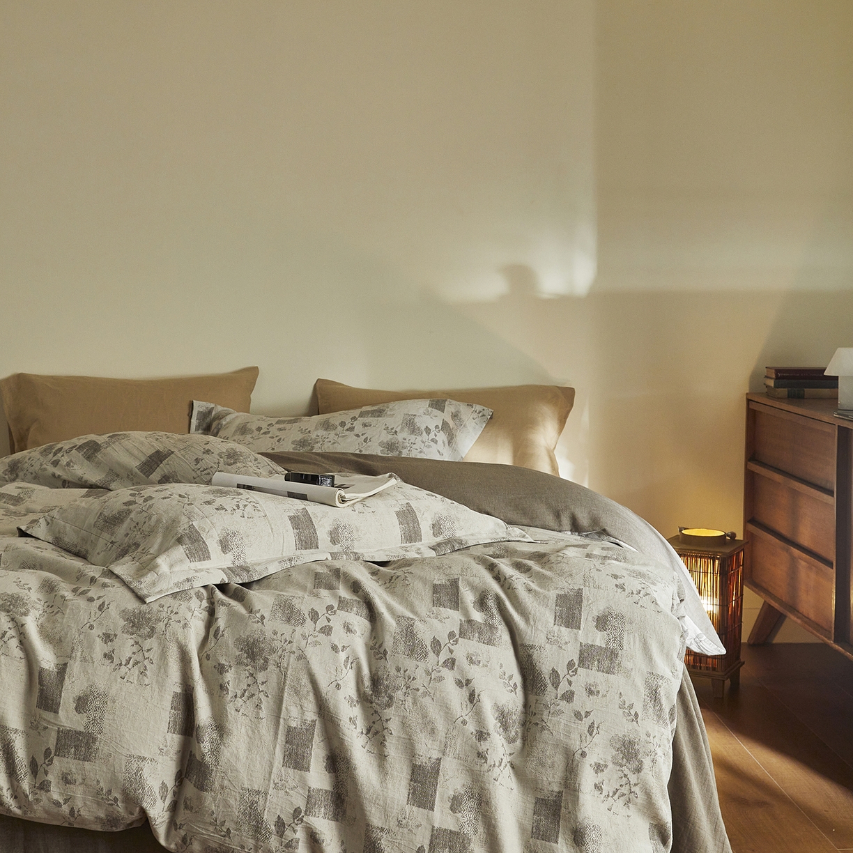 91家纺网 家纺一手货源 找家纺 梦享生活家居 2025新款高级轻奢色织双层纱大提花棉麻四件套 梦芙-浅灰