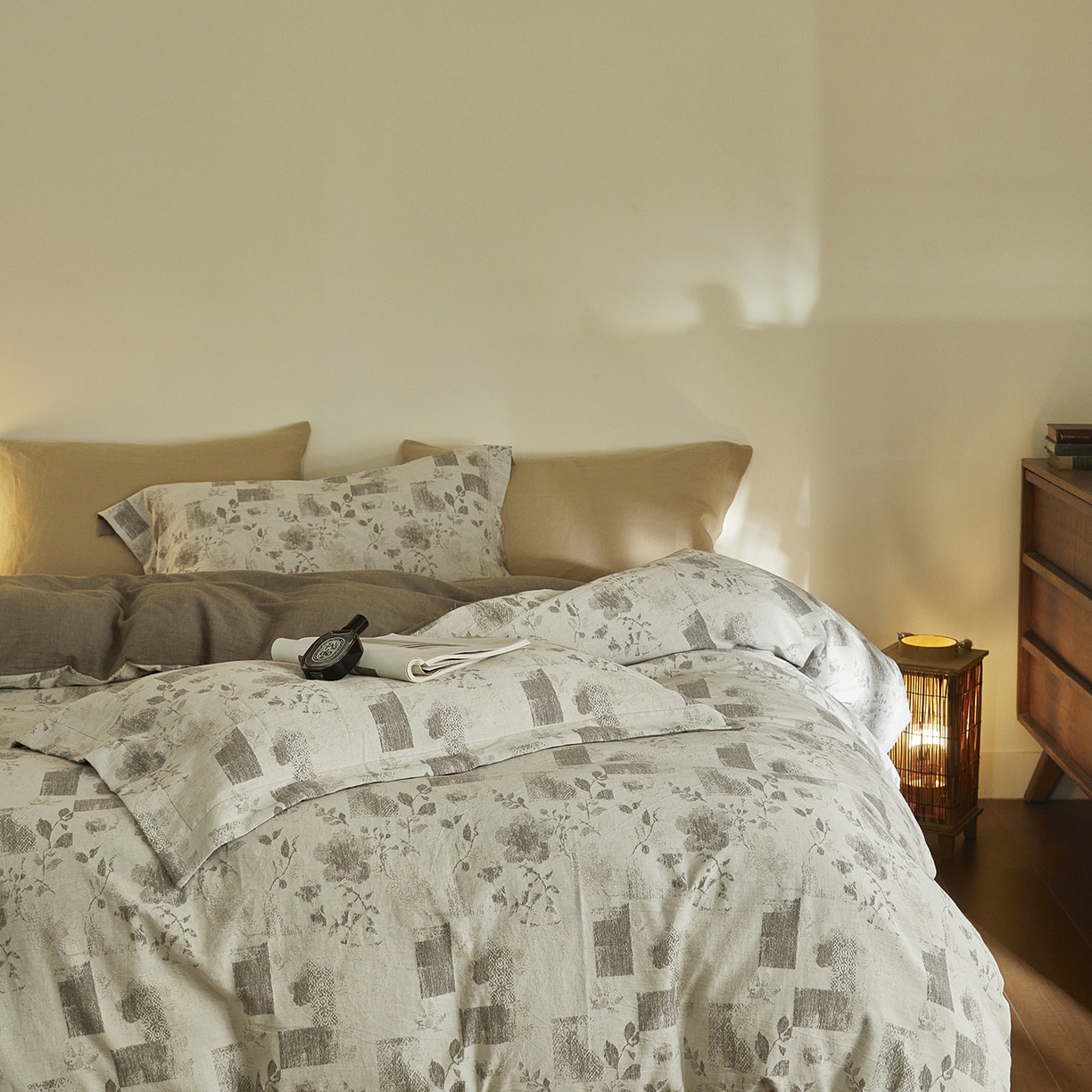 91家纺网 家纺一手货源 找家纺 梦享生活家居 2025新款高级轻奢色织双层纱大提花棉麻四件套 梦芙-浅灰