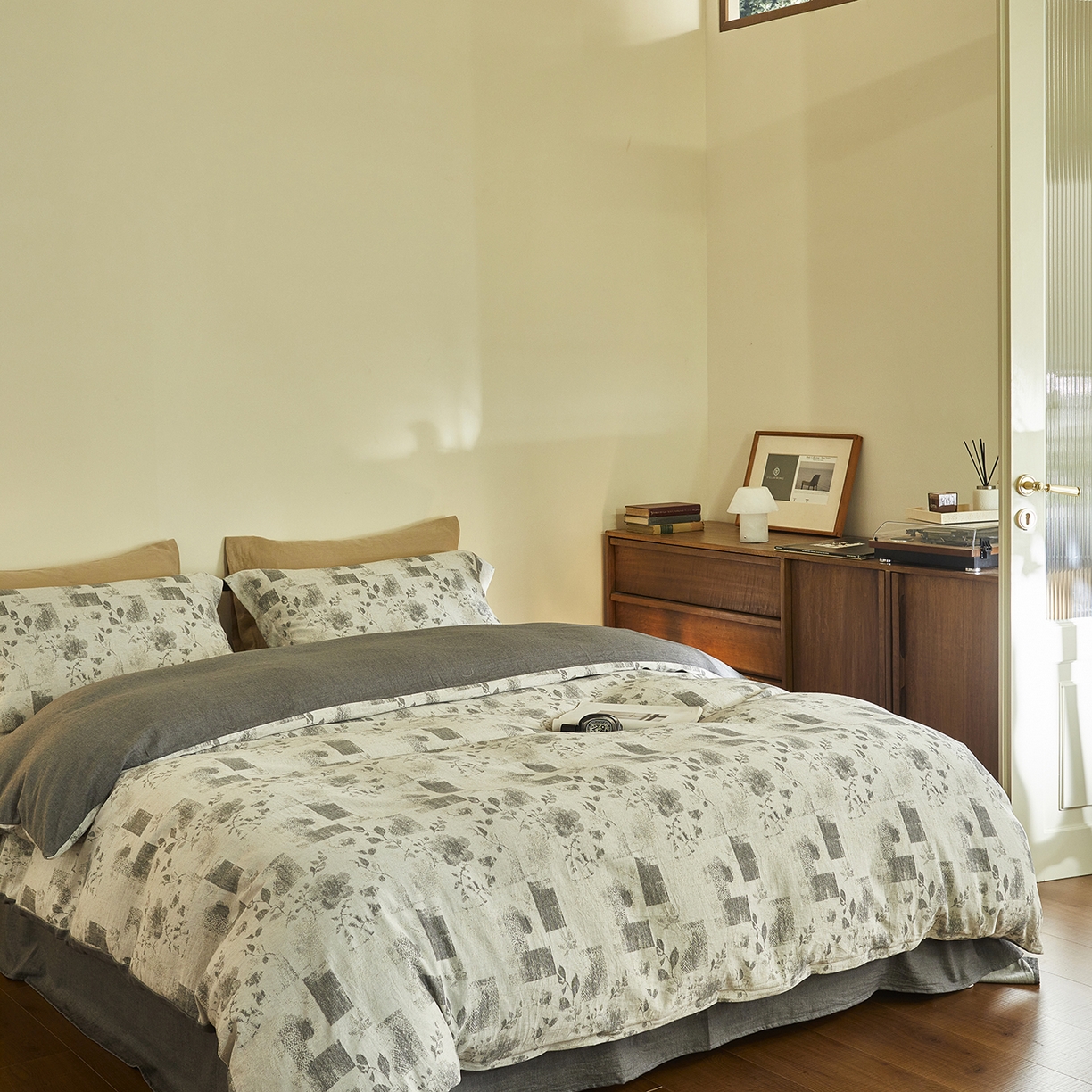 91家纺网 家纺一手货源 找家纺 梦享生活家居 2025新款高级轻奢色织双层纱大提花棉麻四件套 梦芙-深灰