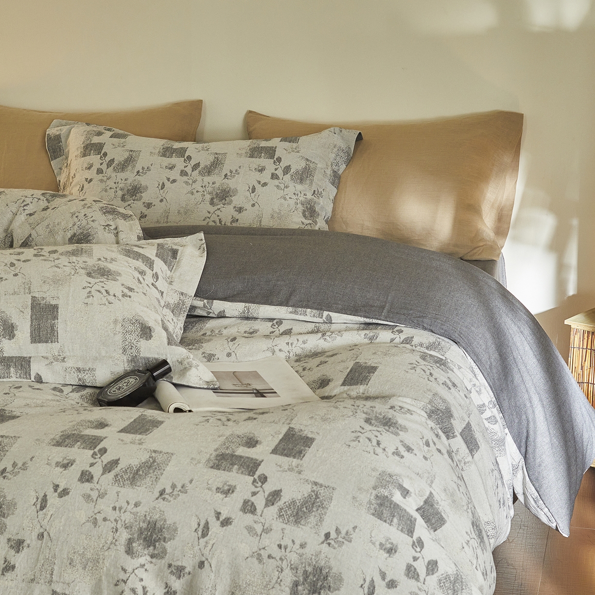 91家纺网 家纺一手货源 找家纺 梦享生活家居 2025新款高级轻奢色织双层纱大提花棉麻四件套 梦芙-深灰