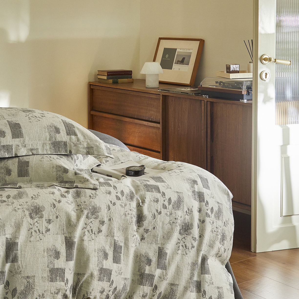 91家纺网 家纺一手货源 找家纺 梦享生活家居 2025新款高级轻奢色织双层纱大提花棉麻四件套 梦芙-深灰