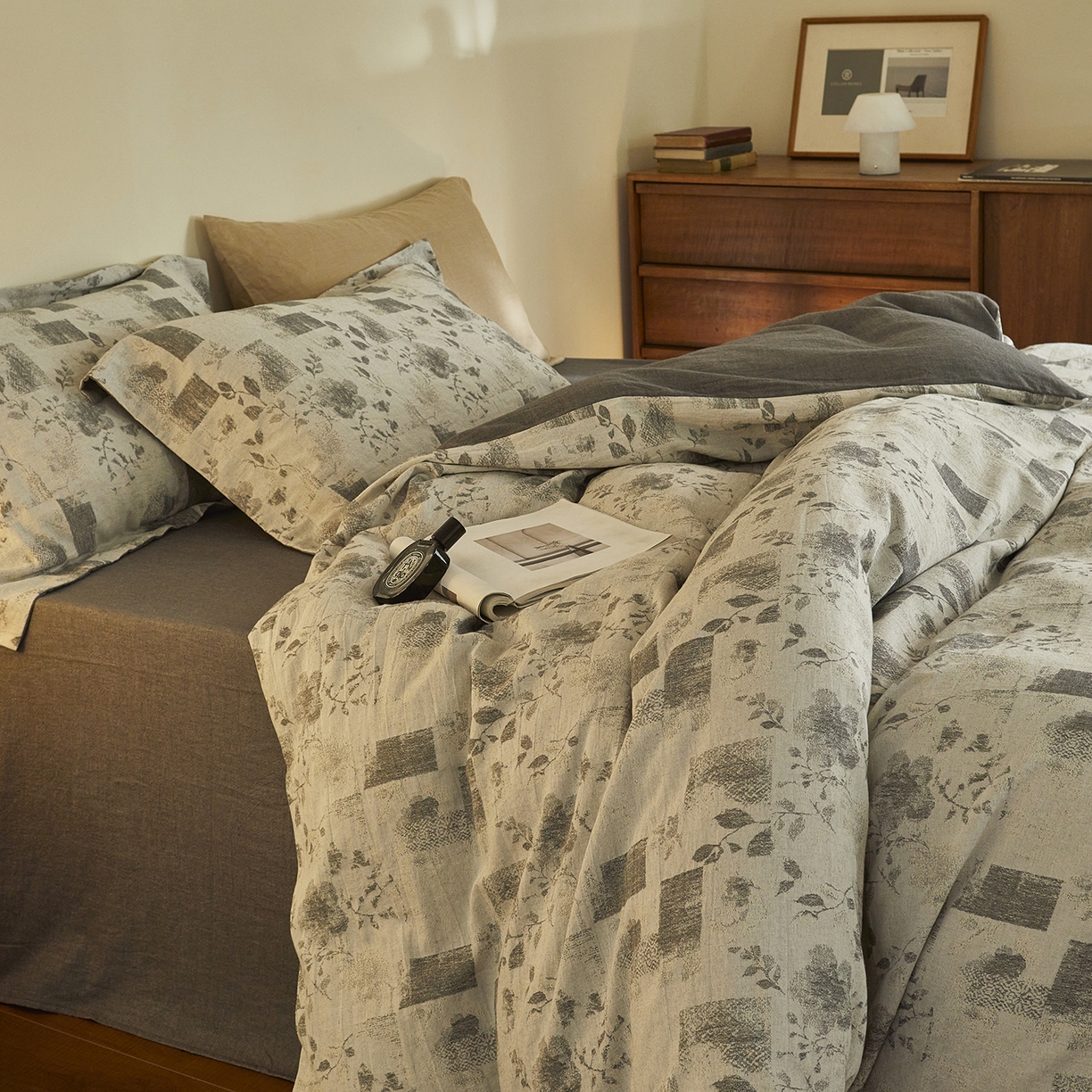 91家纺网 家纺一手货源 找家纺 梦享生活家居 2025新款高级轻奢色织双层纱大提花棉麻四件套 梦芙-深灰