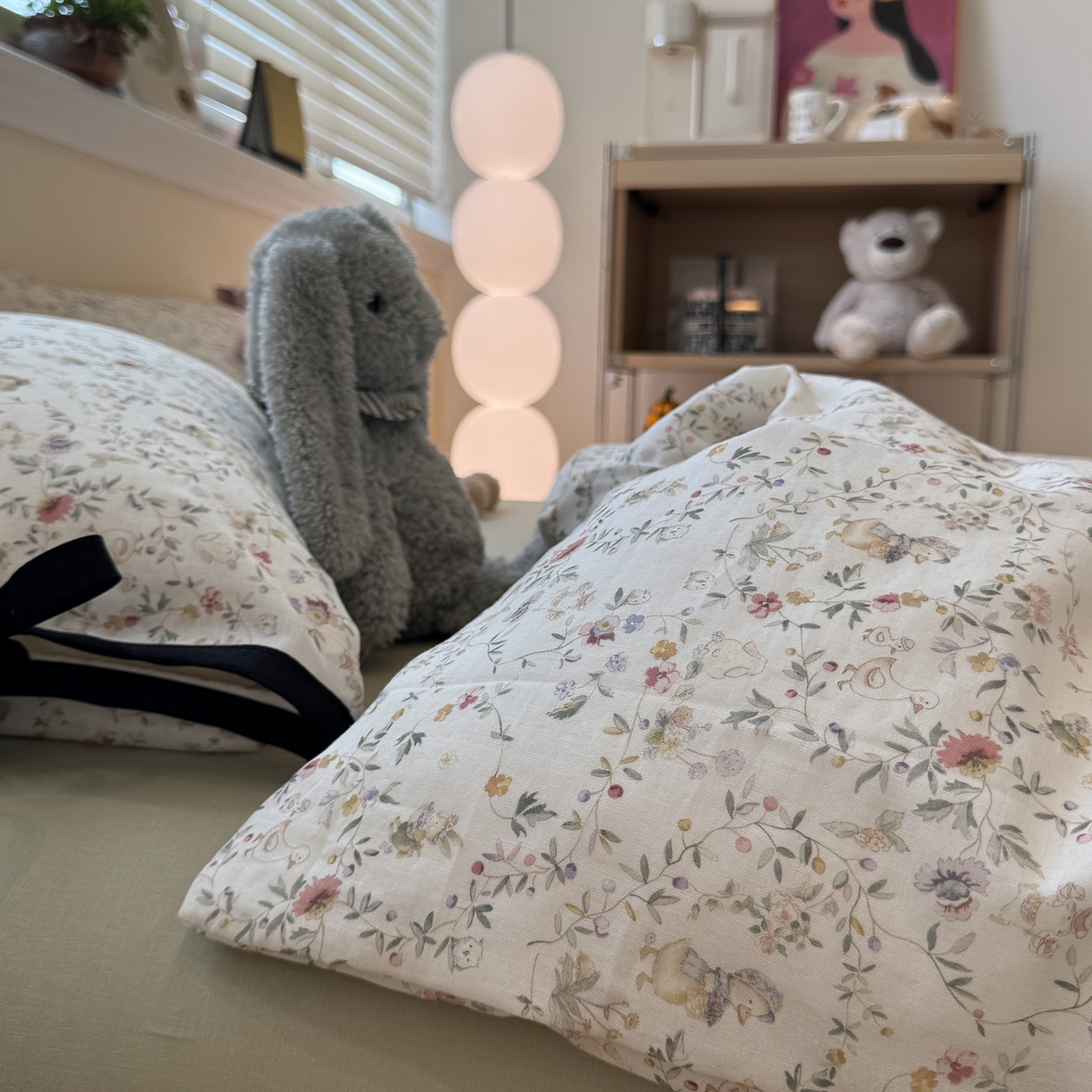 91家纺网 家纺一手货源 找家纺 慕尚家纺 2025新款全棉母婴级双层纱四件套 蝴蝶结绑带款-花丛小鸭