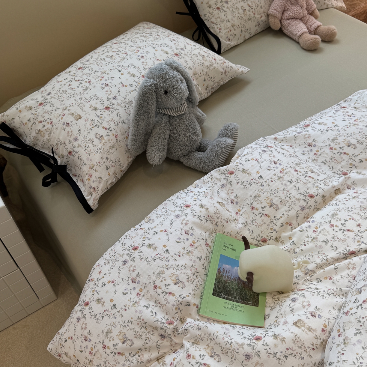 91家纺网 家纺一手货源 找家纺 慕尚家纺 2025新款全棉母婴级双层纱四件套 蝴蝶结绑带款-花丛小鸭