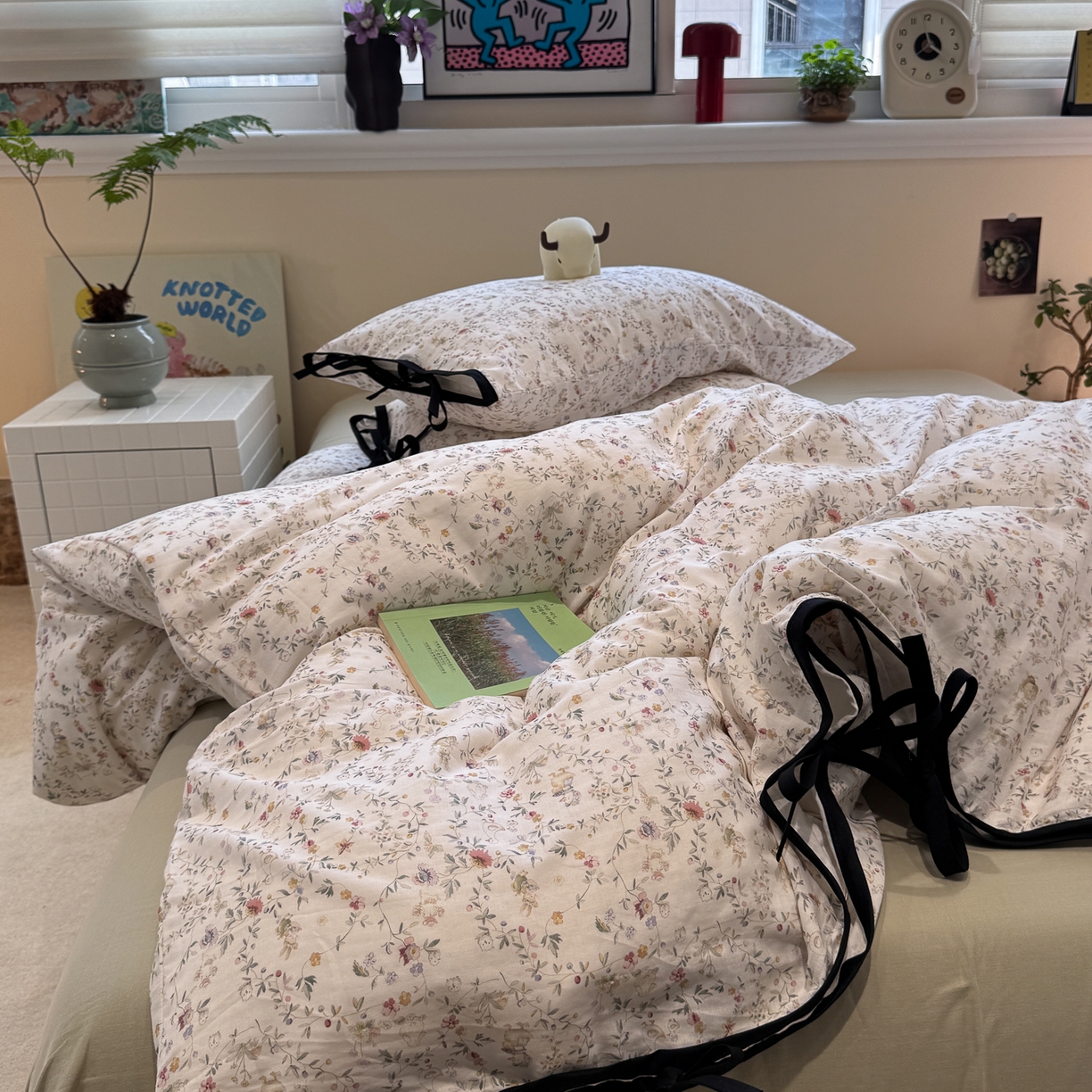 91家纺网 家纺一手货源 找家纺 慕尚家纺 2025新款全棉母婴级双层纱四件套 蝴蝶结绑带款-花丛小鸭