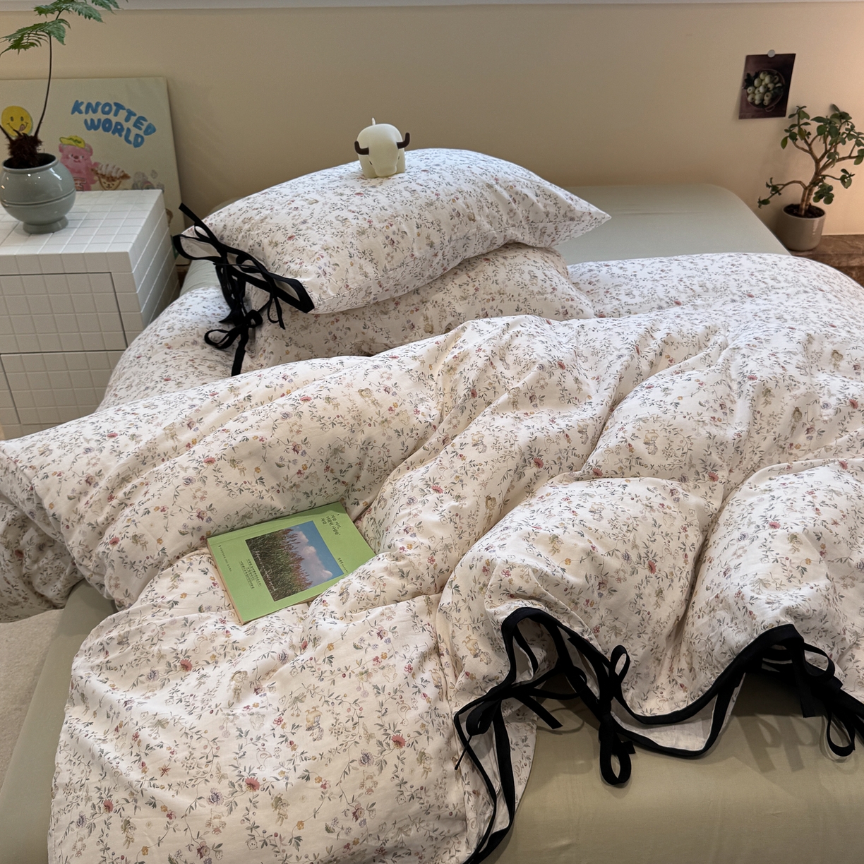 91家纺网 家纺一手货源 找家纺 慕尚家纺 2025新款全棉母婴级双层纱四件套 蝴蝶结绑带款-花丛小鸭