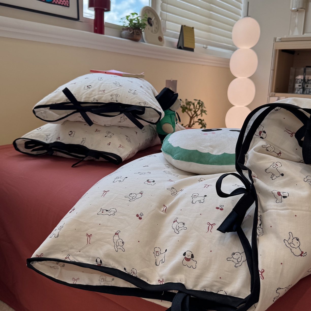 91家纺网 家纺一手货源 找家纺 慕尚家纺 2025新款全棉母婴级双层纱四件套 蝴蝶结绑带款-小狗和羊驼