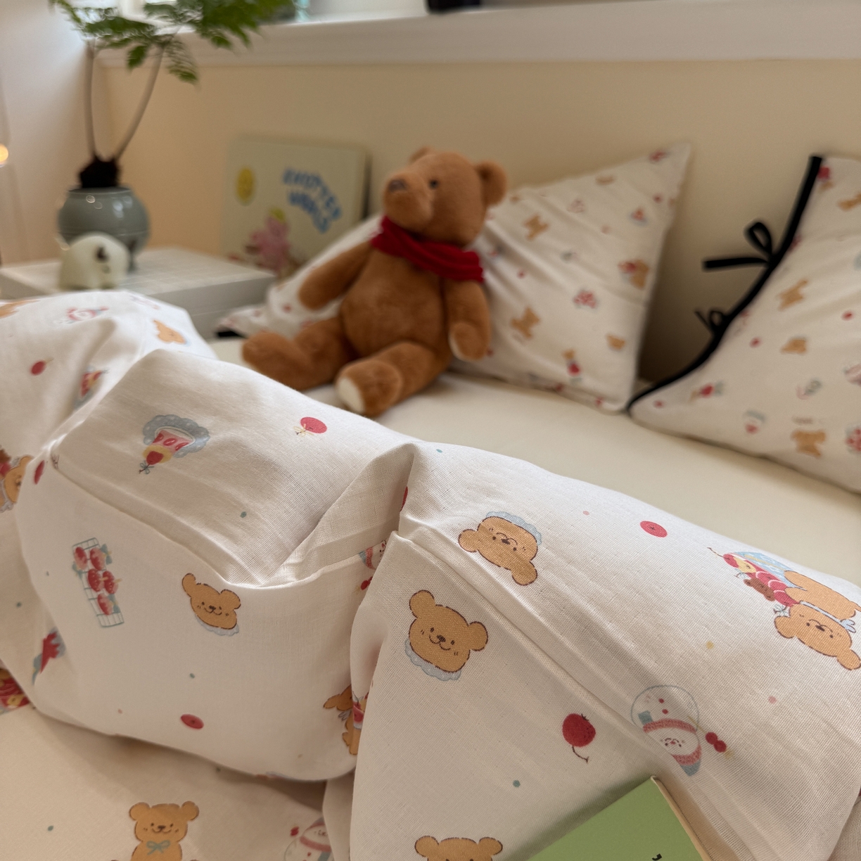 91家纺网 家纺一手货源 找家纺 慕尚家纺 2025新款全棉母婴级双层纱四件套 蝴蝶结绑带款-小熊蛋糕