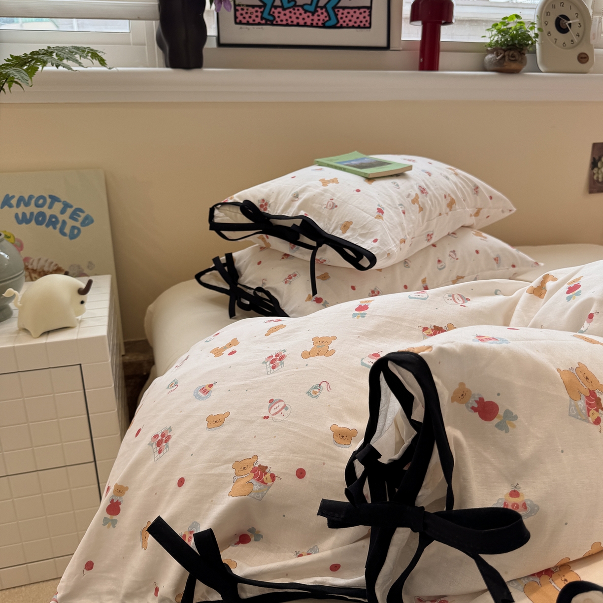 91家纺网 家纺一手货源 找家纺 慕尚家纺 2025新款全棉母婴级双层纱四件套 蝴蝶结绑带款-小熊蛋糕