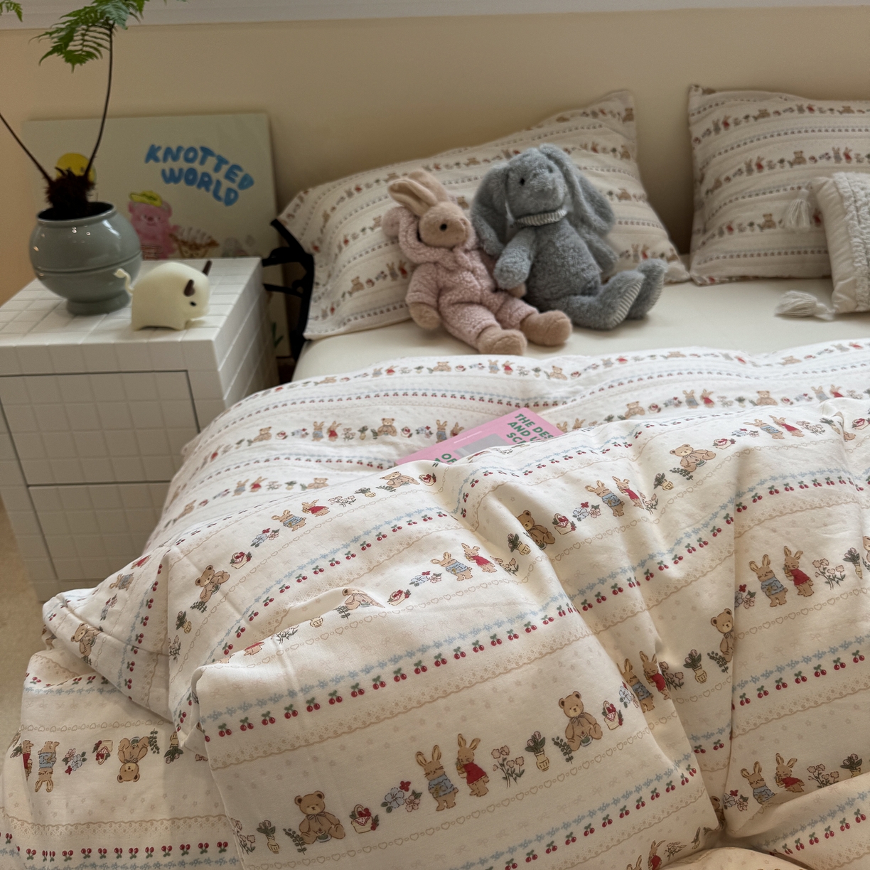 91家纺网 家纺一手货源 找家纺 慕尚家纺 2025新款全棉母婴级双层纱四件套 蝴蝶结绑带款-小熊和兔子