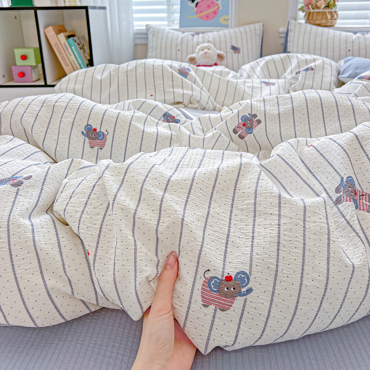 91家纺网 家纺一手货源 找家纺 梦纤绒 2025新款云感木棉皱皱双层纱四件套-简单款 条纹小象