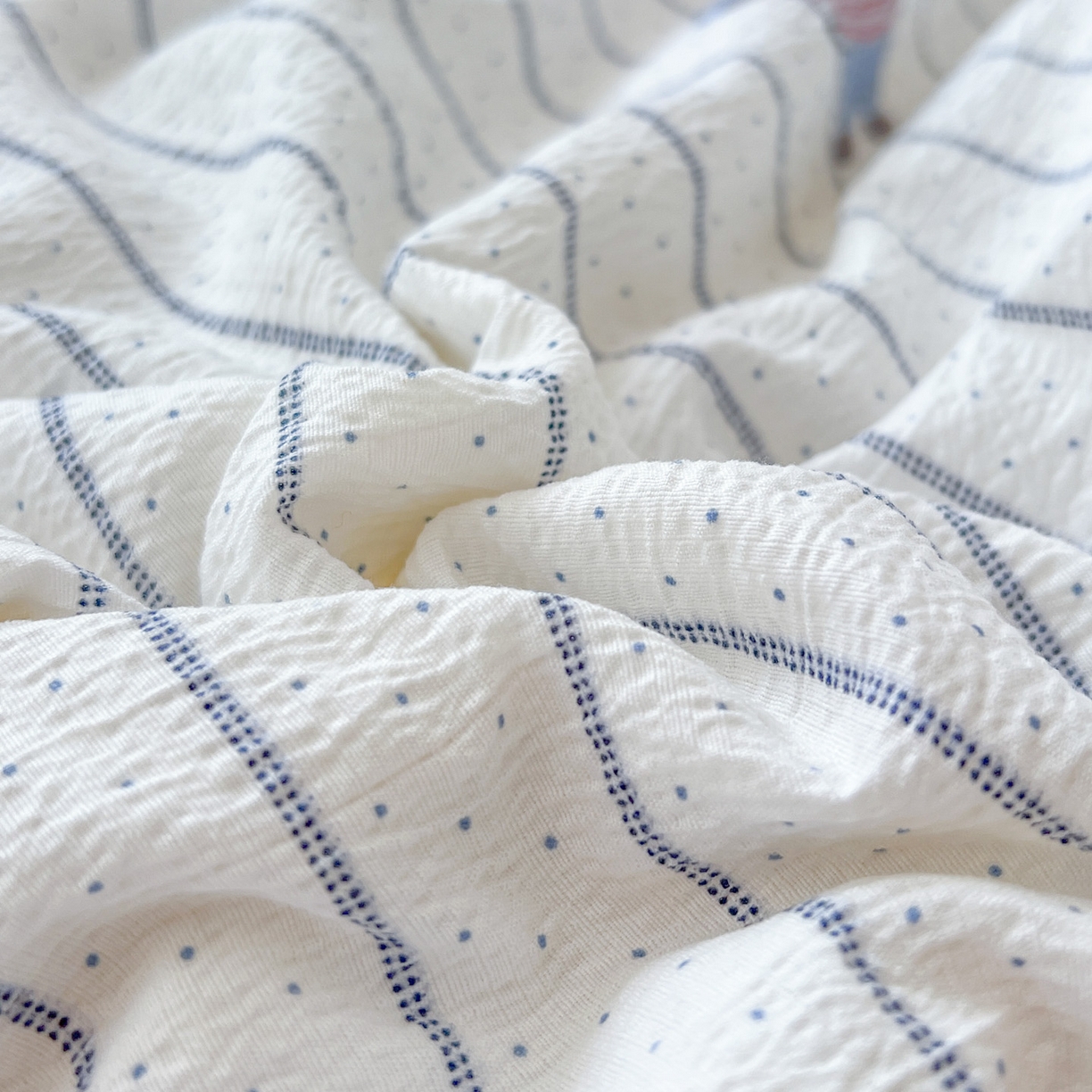 91家纺网 家纺一手货源 找家纺 梦纤绒 2025新款云感木棉皱皱双层纱四件套-简单款 条纹小象