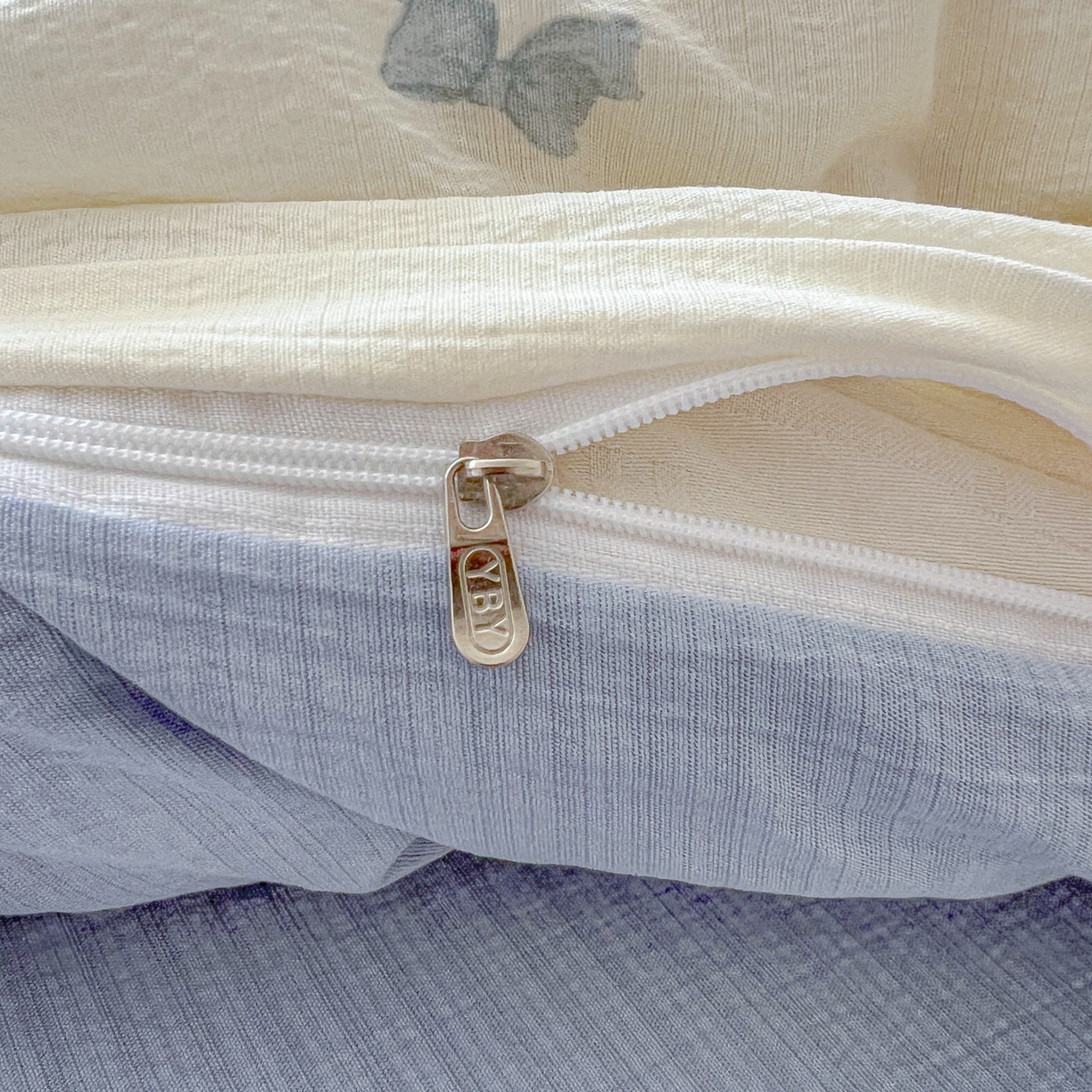 91家纺网 家纺一手货源 找家纺 梦纤绒 2025新款云感木棉皱皱双层纱四件套-简单款 夏天