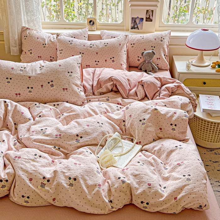 91家纺网 家纺一手货源 找家纺 梦纤绒 2025新款云感木棉皱皱双层纱四件套-简单款 小萌狗粉