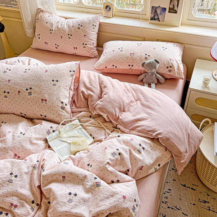 91家纺网 家纺一手货源 找家纺 梦纤绒 2025新款云感木棉皱皱双层纱四件套-简单款 小萌狗粉