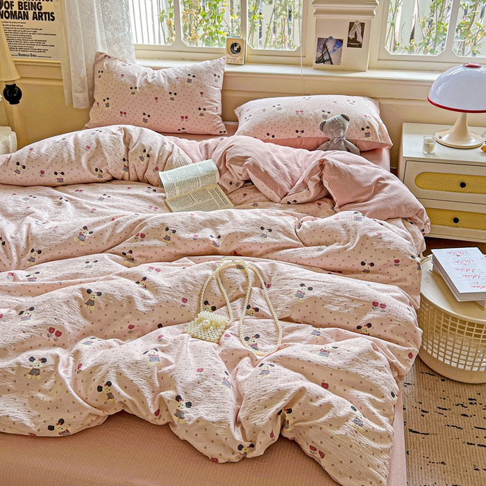 91家纺网 家纺一手货源 找家纺 梦纤绒 2025新款云感木棉皱皱双层纱四件套-简单款 小萌狗粉