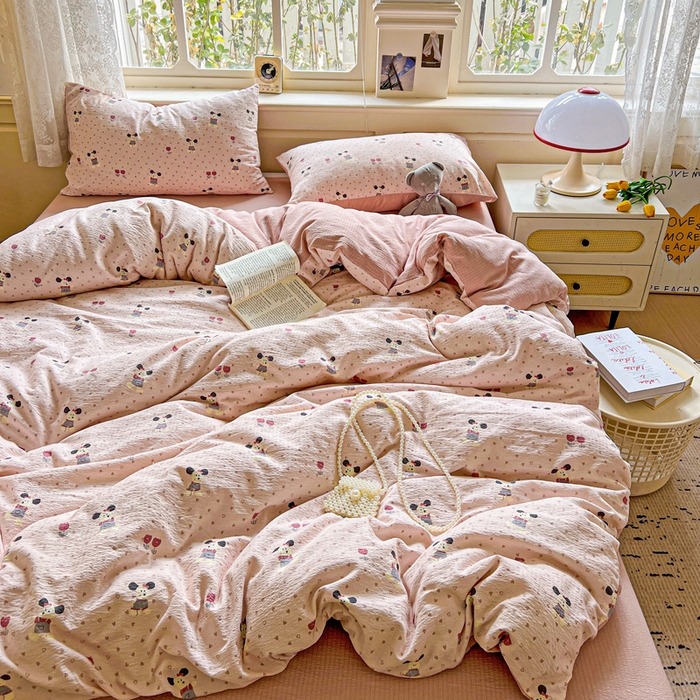 91家纺网 家纺一手货源 找家纺 梦纤绒 2025新款云感木棉皱皱双层纱四件套-简单款 小萌狗粉