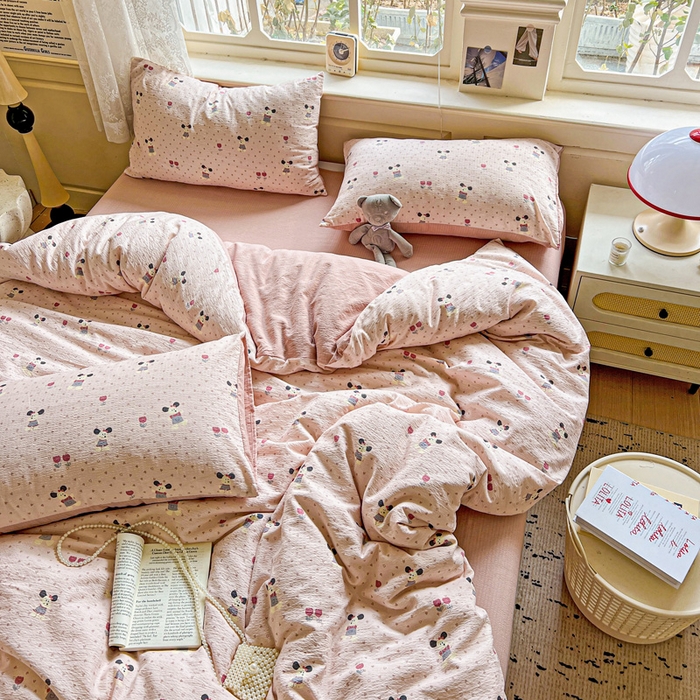91家纺网 家纺一手货源 找家纺 梦纤绒 2025新款云感木棉皱皱双层纱四件套-简单款 小萌狗粉