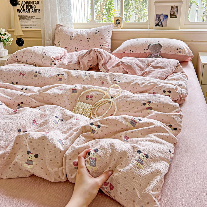 91家纺网 家纺一手货源 找家纺 梦纤绒 2025新款云感木棉皱皱双层纱四件套-简单款 小萌狗粉