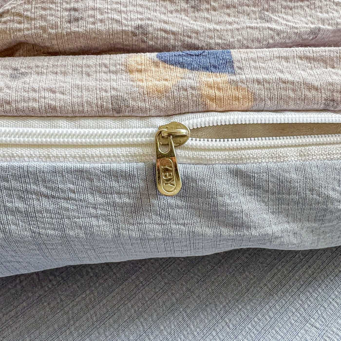 91家纺网 家纺一手货源 找家纺 梦纤绒 2025新款云感木棉皱皱双层纱四件套-简单款 小萌狗兰