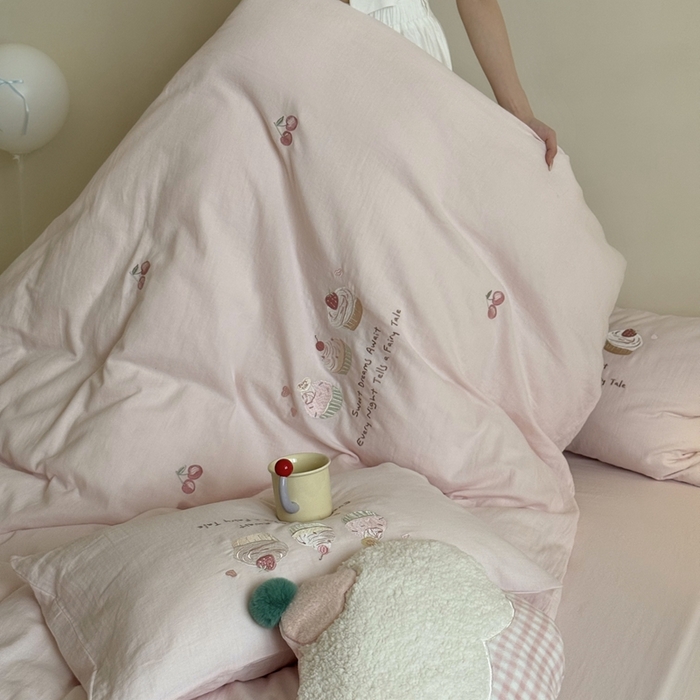 91家纺网 家纺一手货源 找家纺 （总）鹿班家居 2025新款全棉纯棉皱皱纱精密刺绣系列四件套-香草甜铺（标准会员-20元）