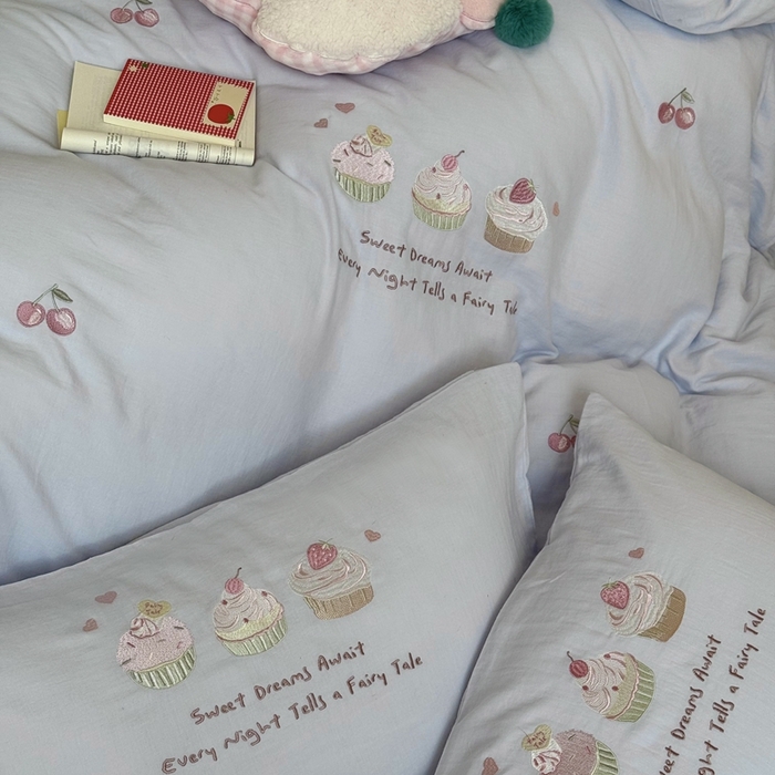 91家纺网 家纺一手货源 找家纺 鹿班家居 2025新款全棉纯棉皱皱纱精密刺绣系列四件套-香草甜铺（标准会员-20元） 香草甜铺-蓝色