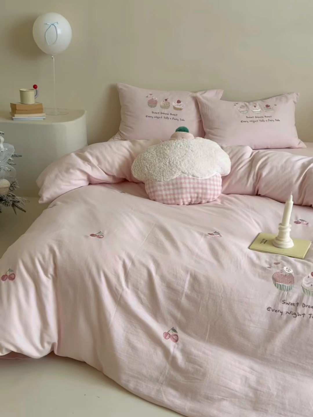 91家纺网 家纺一手货源 找家纺 鹿班家居 2025新款全棉纯棉皱皱纱精密刺绣系列四件套-香草甜铺（标准会员-20元） 香草甜铺-粉色