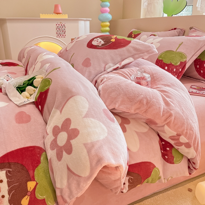 91家纺网 家纺一手货源 找家纺 眠博士 2025新款烂花牛奶绒印花牛奶绒加厚保暖简单款四件套 简单款-草莓女孩