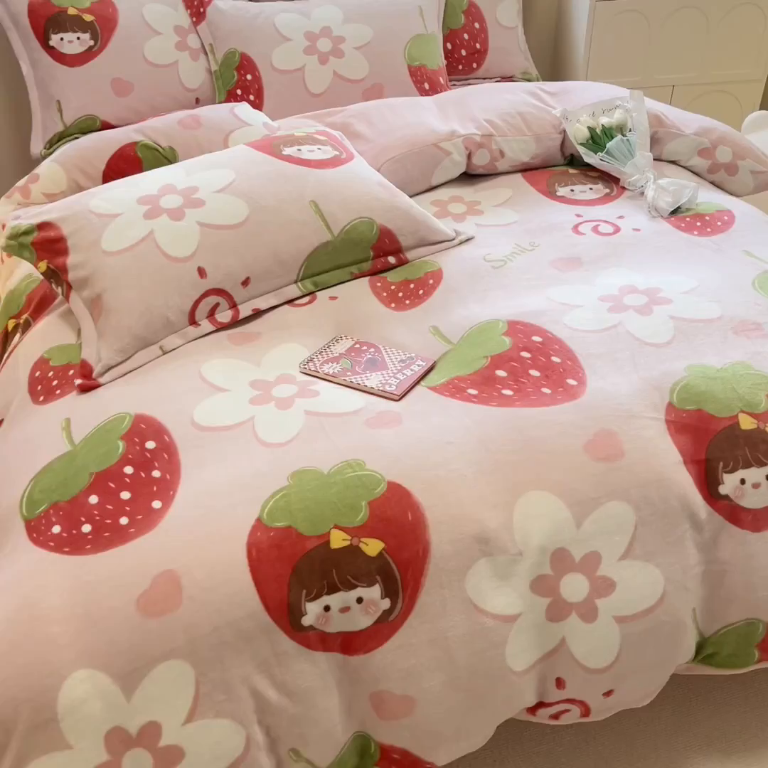 91家纺网 家纺一手货源 找家纺 眠博士 2025新款烂花牛奶绒印花牛奶绒加厚保暖简单款四件套 简单款-草莓女孩