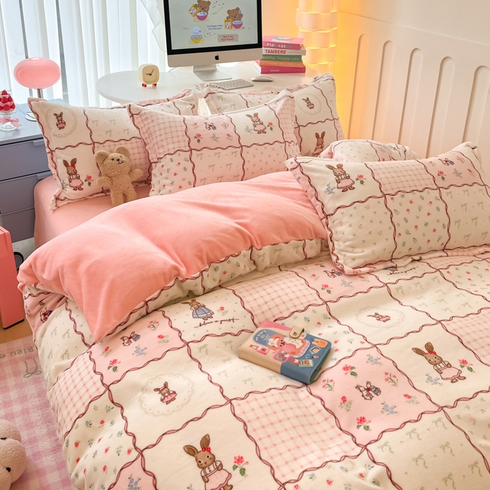 91家纺网 家纺一手货源 找家纺 眠博士 2025新款烂花牛奶绒印花牛奶绒加厚保暖简单款四件套 简单款-方格兔