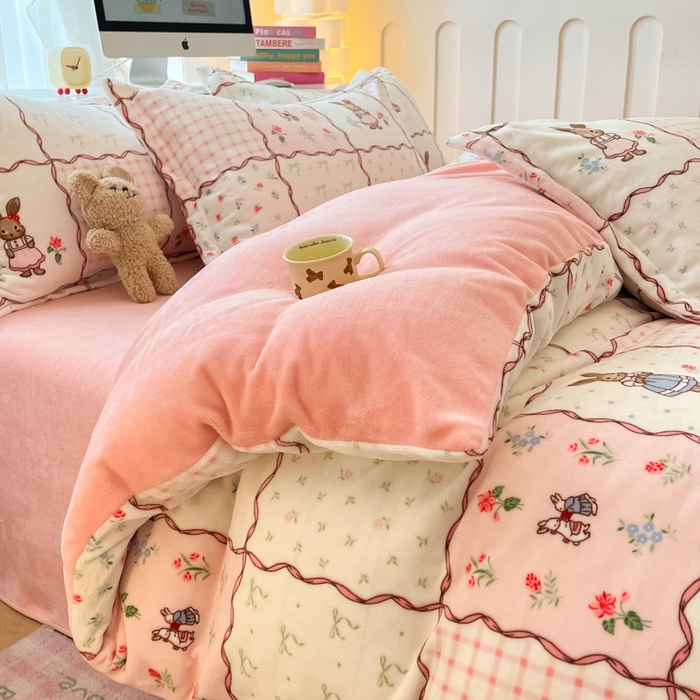 91家纺网 家纺一手货源 找家纺 眠博士 2025新款烂花牛奶绒印花牛奶绒加厚保暖简单款四件套 简单款-方格兔