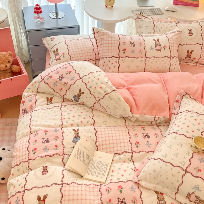 91家纺网 家纺一手货源 找家纺 眠博士 2025新款烂花牛奶绒印花牛奶绒加厚保暖简单款四件套 简单款-方格兔