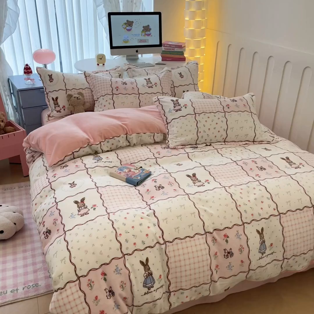 91家纺网 家纺一手货源 找家纺 眠博士 2025新款烂花牛奶绒印花牛奶绒加厚保暖简单款四件套 简单款-方格兔