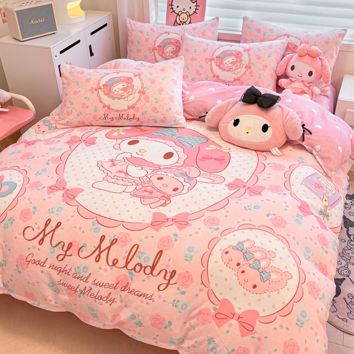 91家纺网 家纺一手货源 找家纺 暮思家居 2025新款正版授权三丽鸥大阪数码印花高克重加厚保暖牛奶绒四件套 绒大阪-花园美乐蒂