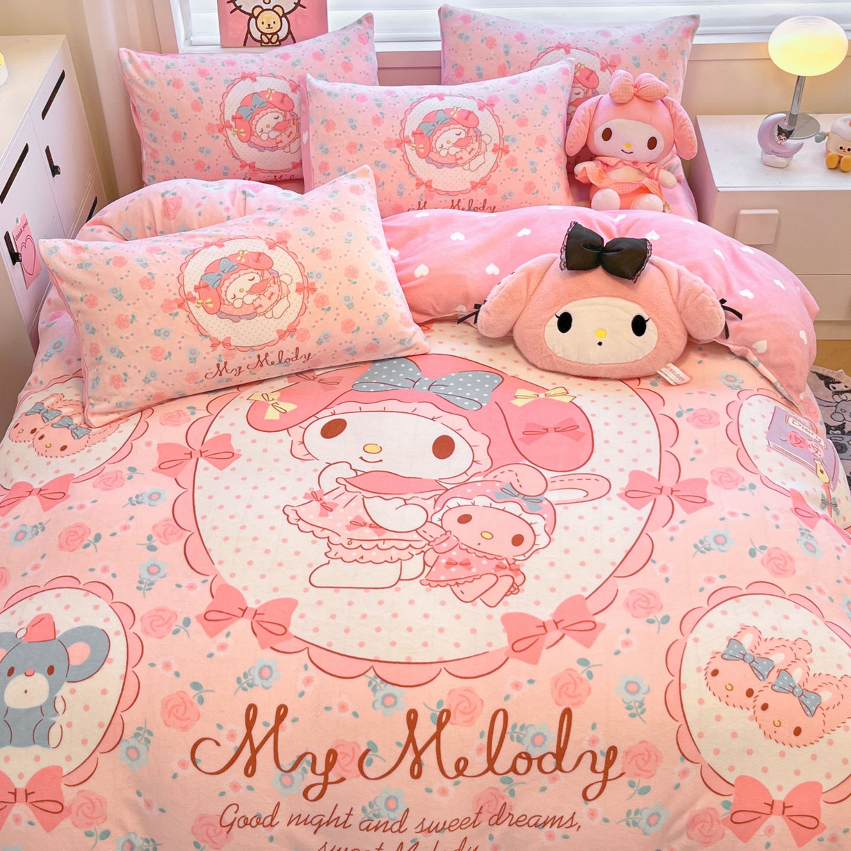 91家纺网 家纺一手货源 找家纺 暮思家居 2025新款正版授权三丽鸥大阪数码印花高克重加厚保暖牛奶绒四件套 绒大阪-花园美乐蒂