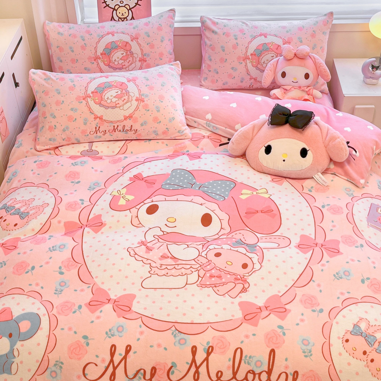 91家纺网 家纺一手货源 找家纺 暮思家居 2025新款正版授权三丽鸥大阪数码印花高克重加厚保暖牛奶绒四件套 绒大阪-花园美乐蒂