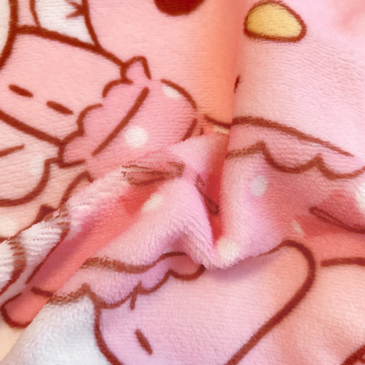 91家纺网 家纺一手货源 找家纺 暮思家居 2025新款正版授权三丽鸥大阪数码印花高克重加厚保暖牛奶绒四件套 绒大阪-花园美乐蒂