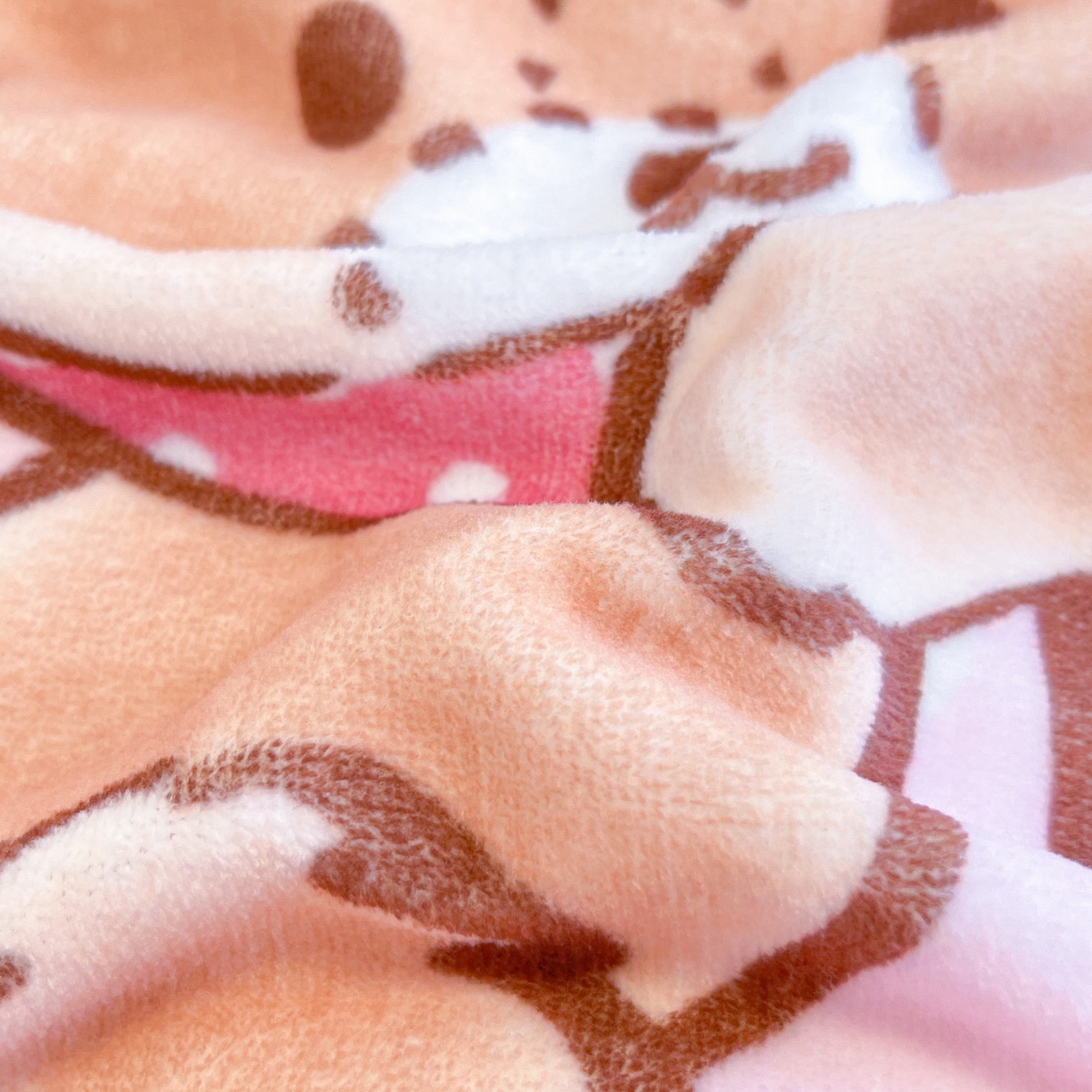 91家纺网 家纺一手货源 找家纺 暮思家居 2025新款正版授权三丽鸥大阪数码印花高克重加厚保暖牛奶绒四件套 绒大阪-草莓KT