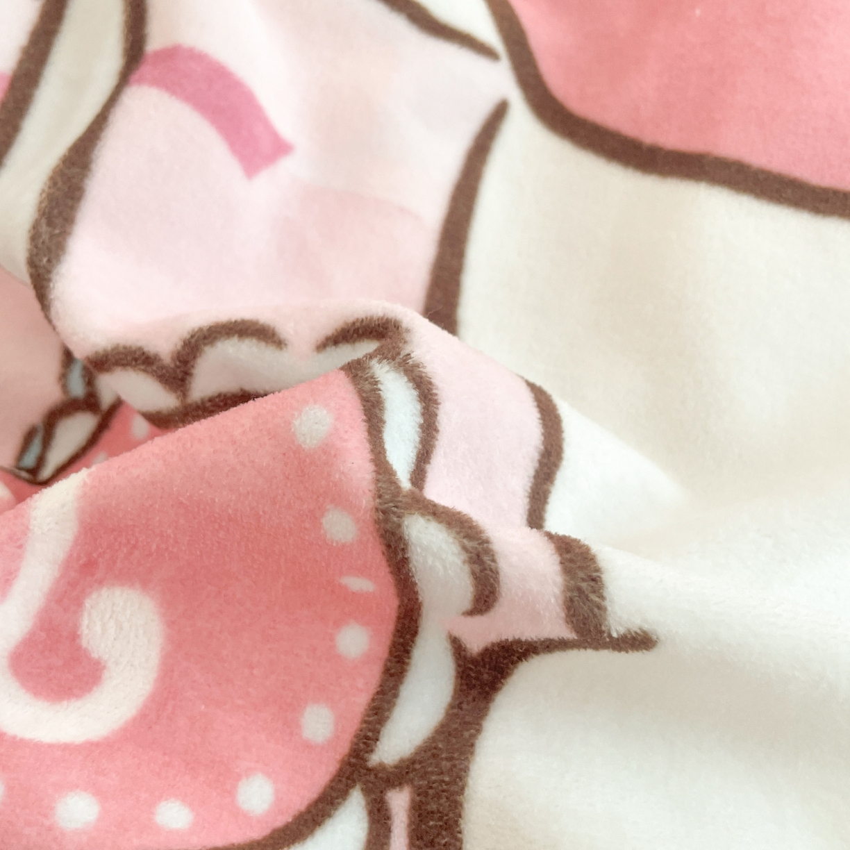 91家纺网 家纺一手货源 找家纺 暮思家居 2025新款正版授权三丽鸥大阪数码印花高克重加厚保暖牛奶绒四件套 绒大阪-蛋糕美乐蒂