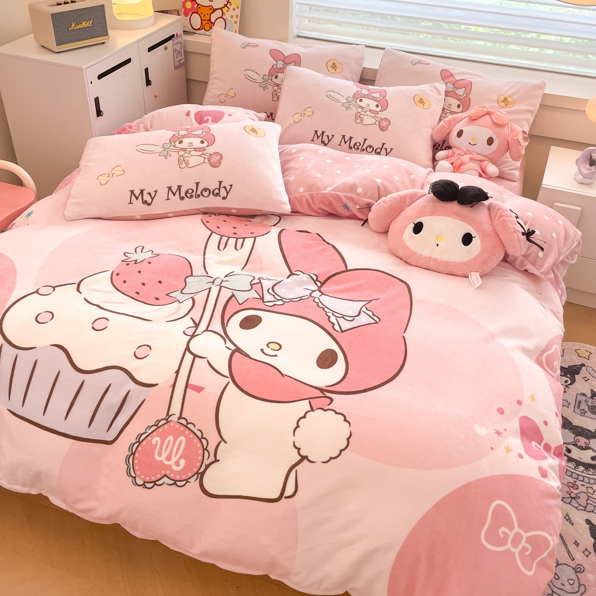 91家纺网 家纺一手货源 找家纺 暮思家居 2025新款正版授权三丽鸥大阪数码印花高克重加厚保暖牛奶绒四件套 绒大阪-蛋糕美乐蒂