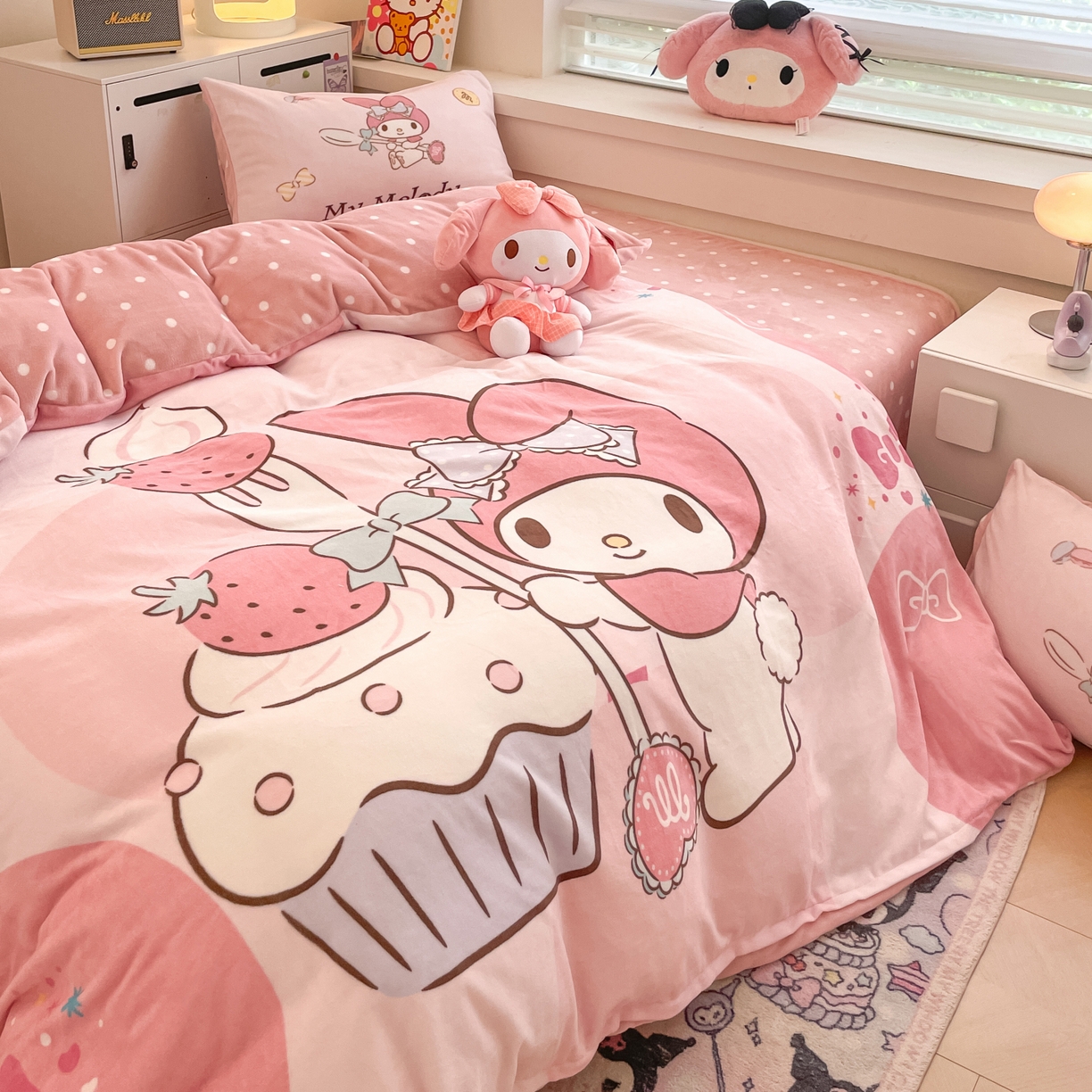 91家纺网 家纺一手货源 找家纺 暮思家居 2025新款正版授权三丽鸥大阪数码印花高克重加厚保暖牛奶绒四件套 绒大阪-蛋糕美乐蒂