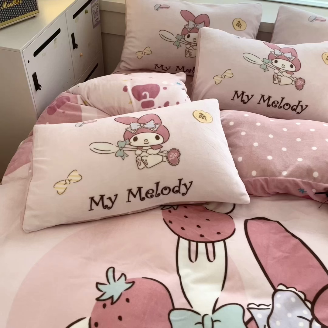 91家纺网 家纺一手货源 找家纺 暮思家居 2025新款正版授权三丽鸥大阪数码印花高克重加厚保暖牛奶绒四件套 绒大阪-蛋糕美乐蒂