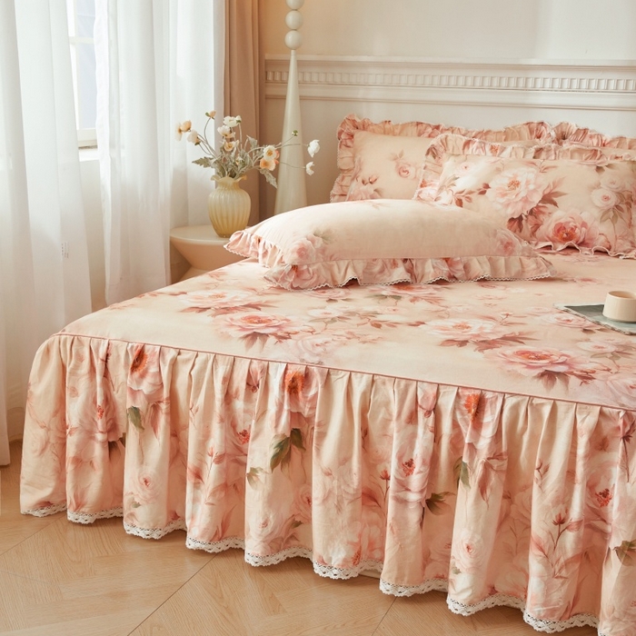 91家纺网 家纺一手货源 找家纺 缦彩 2025新款100%全棉A类数码印花床裙遮丑花边床单床罩四件套 香椿-粉