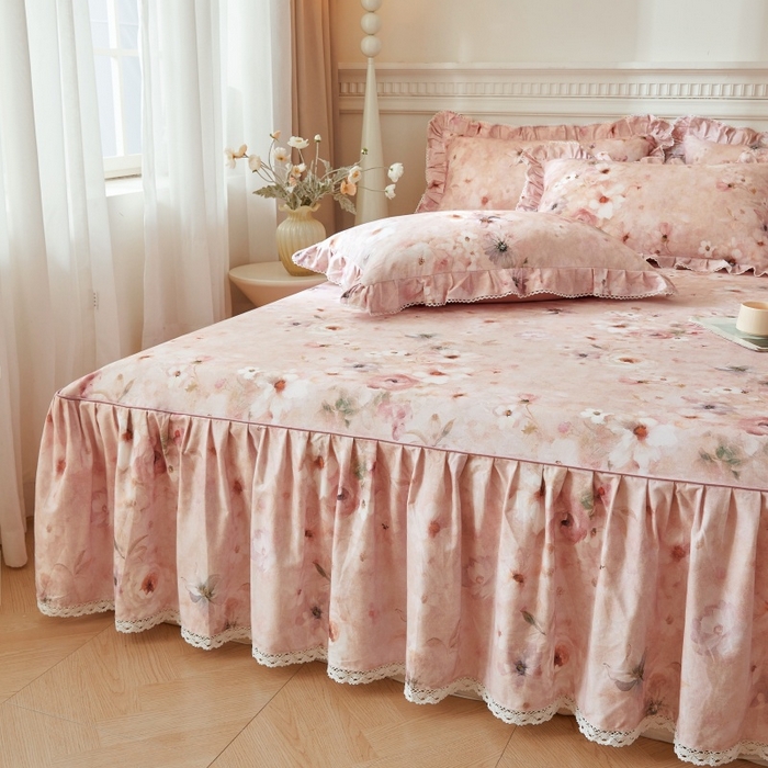 91家纺网 家纺一手货源 找家纺 缦彩 2025新款100%全棉A类数码印花床裙遮丑花边床单床罩四件套 成瑾-粉